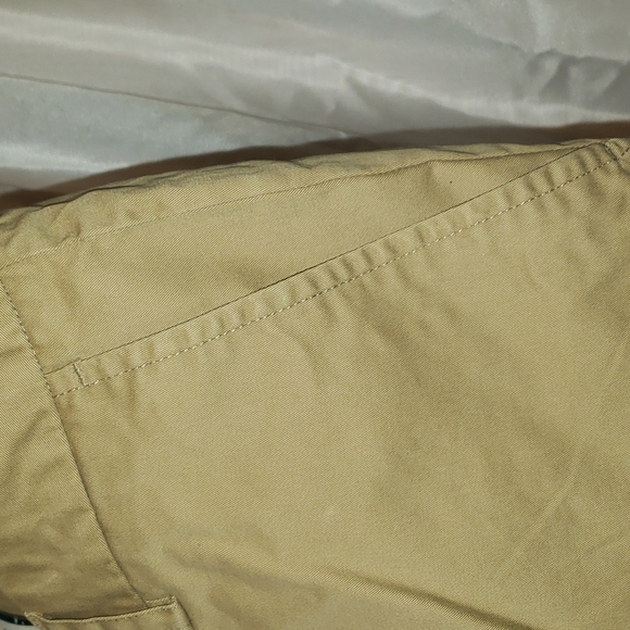 JOS A BANK 1905 tan chino. 32 x 32 - Picture 3 of 4